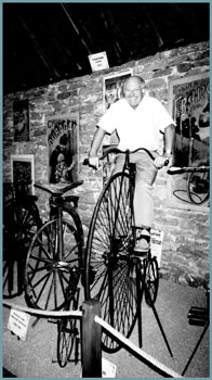 Michel Grezaud collectionneur et fondateur du musée du vélo